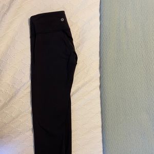 Black lululemon wunder under leggings